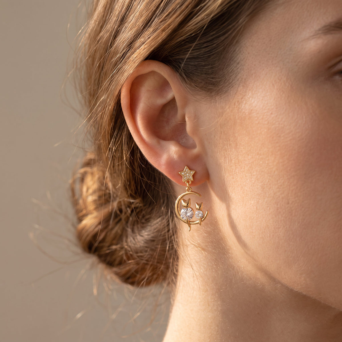 Yvie – Pendientes Elegantes de Gatito