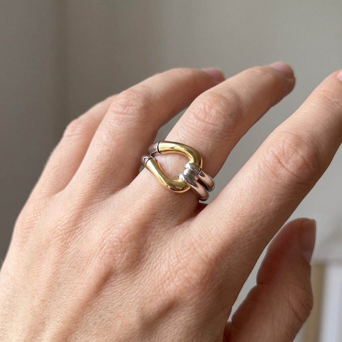 Cassia – Anillo vintage anudado en dorado y plateado