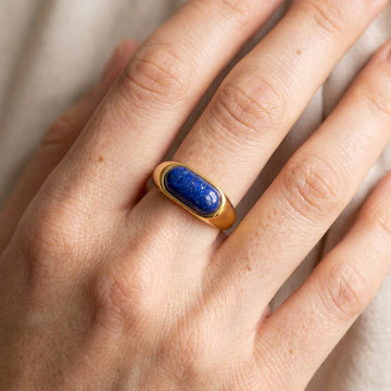 Aria - Anillo de oro liso con gema azul