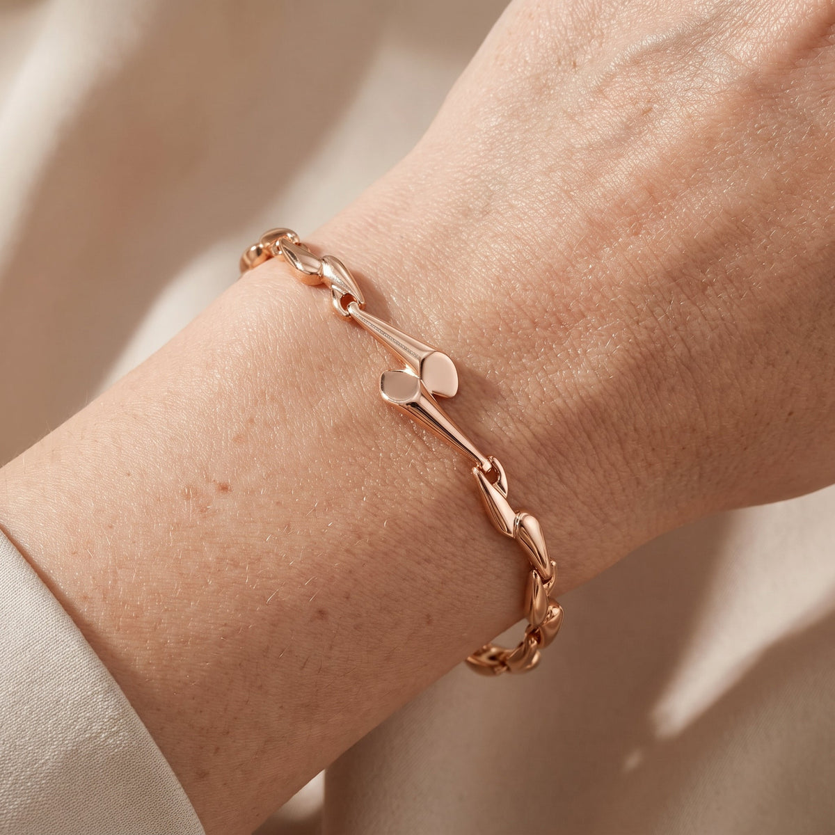 Lina – Pulsera Sofisticada en Oro