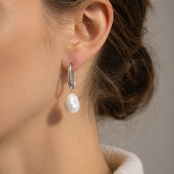 Esme - Pendientes rectangulares plateados con perlas