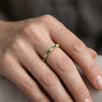 Crista – Anillo de declaración de oro con zirconia verde