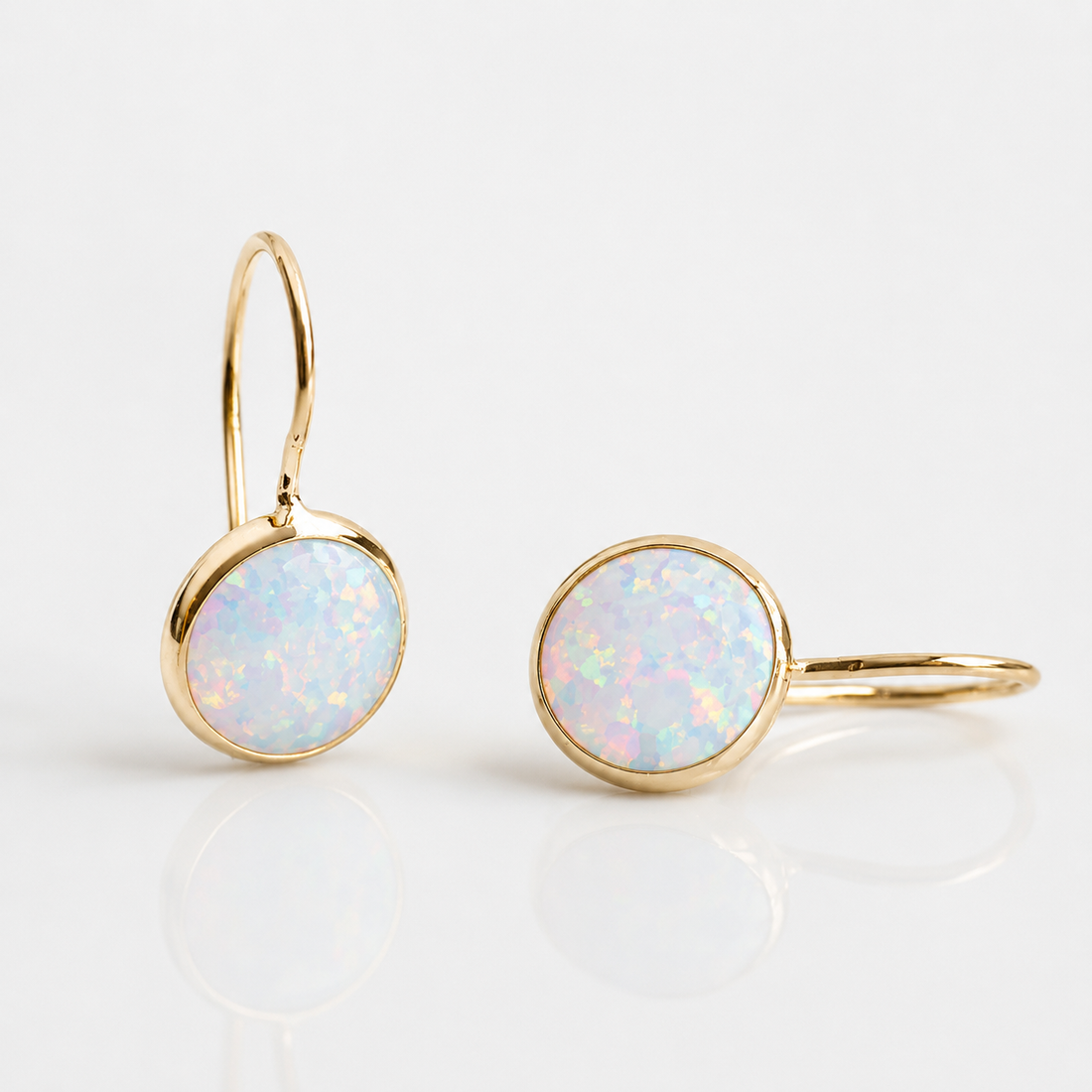 Mireya – Pendientes vintage dorados con piedra de ópalo