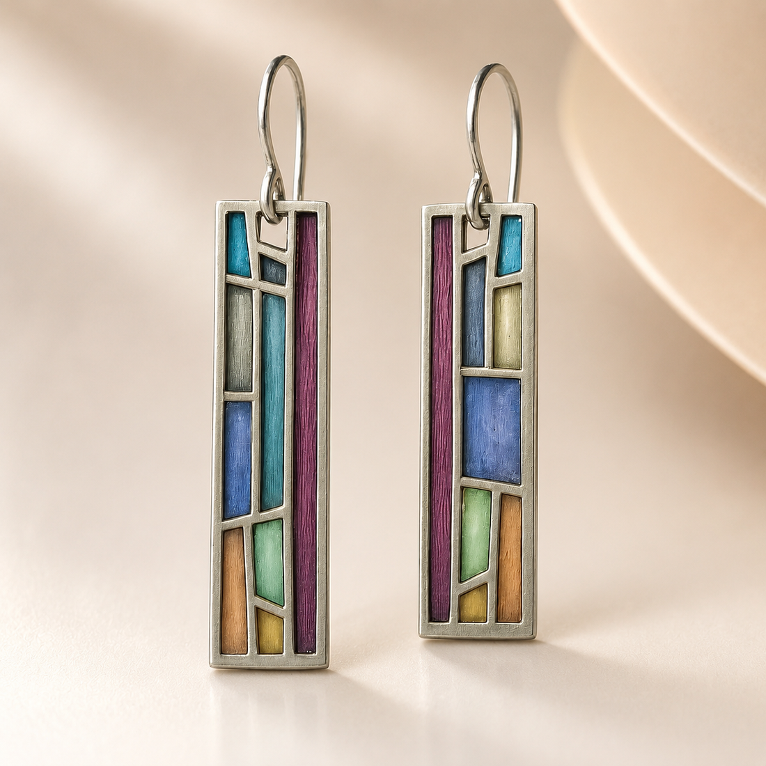 Lina – Pendientes vintage plateados con detalles de color