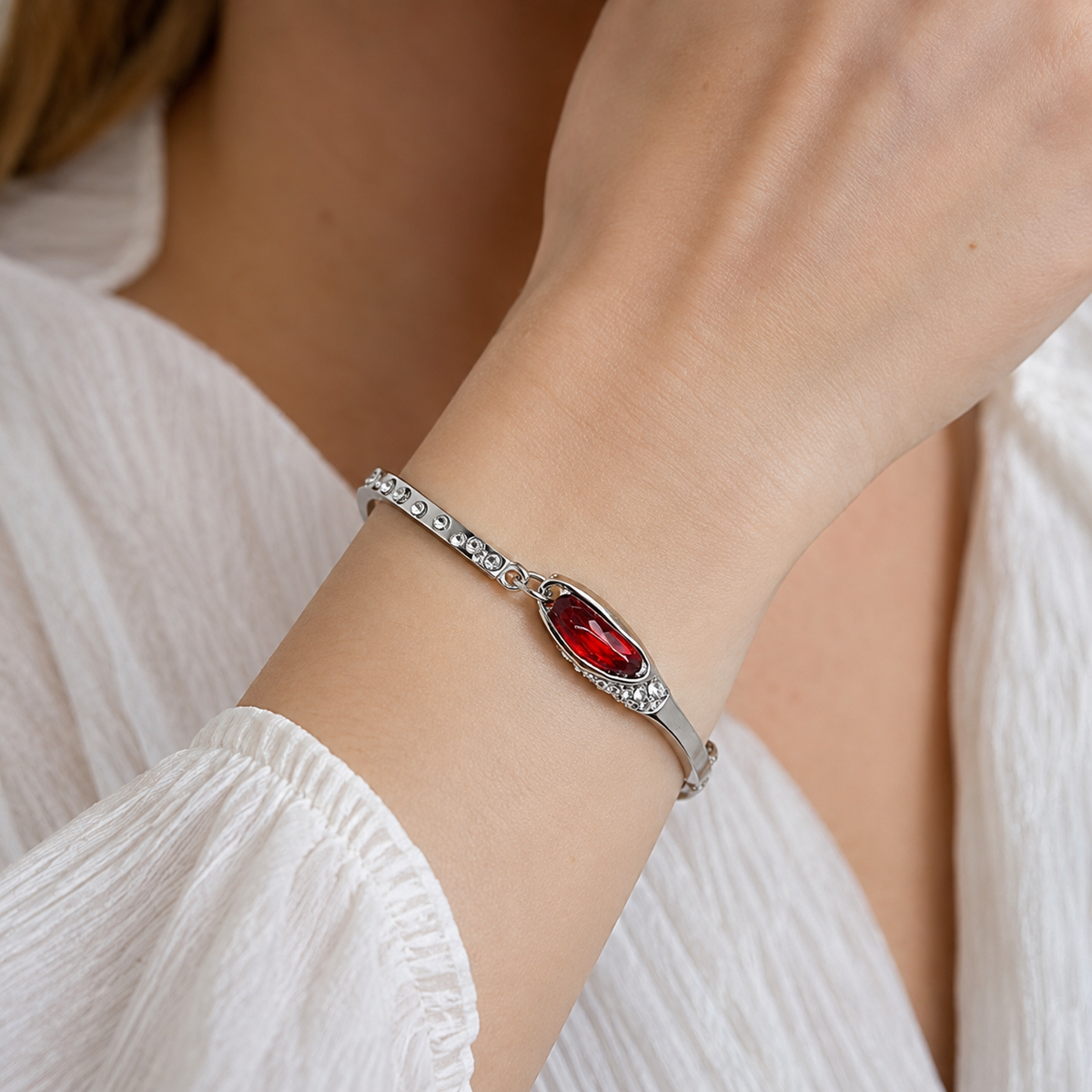 Miku – Pulsera sofisticada decorada con zafiros