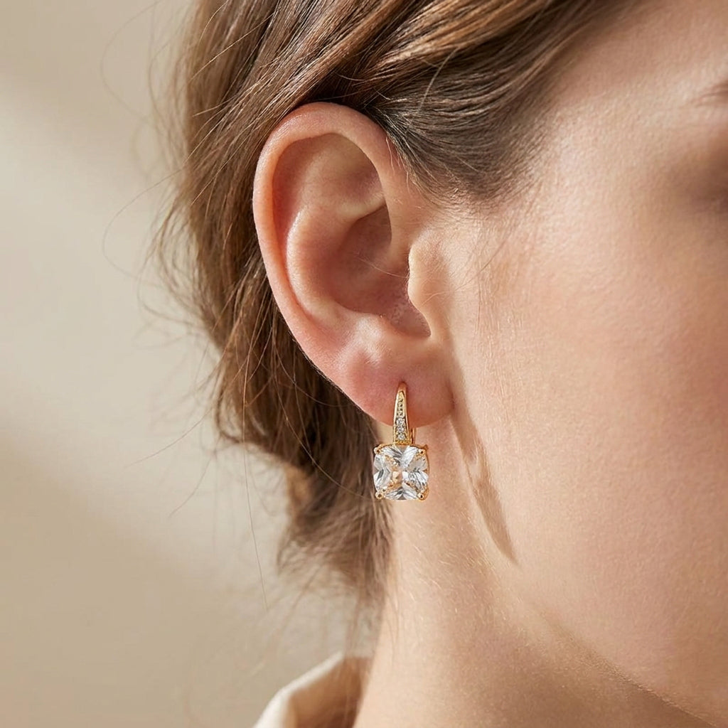 Naoko – Aretes elegantes con piedras brillantes