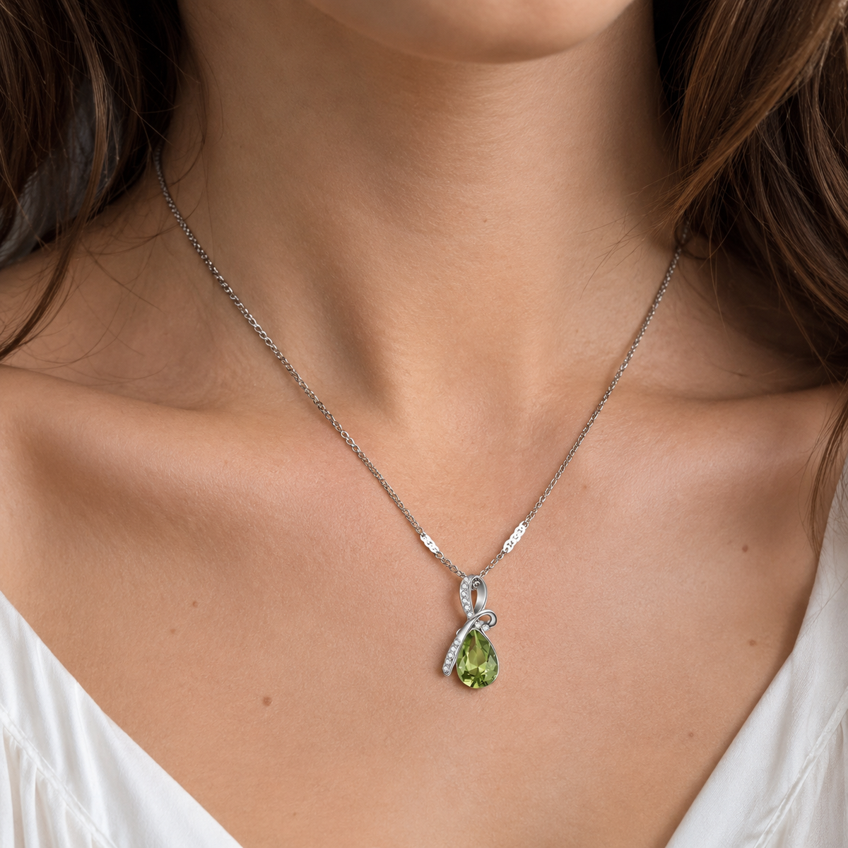 Pilar – Collar de cristal deslumbrante en oro blanco