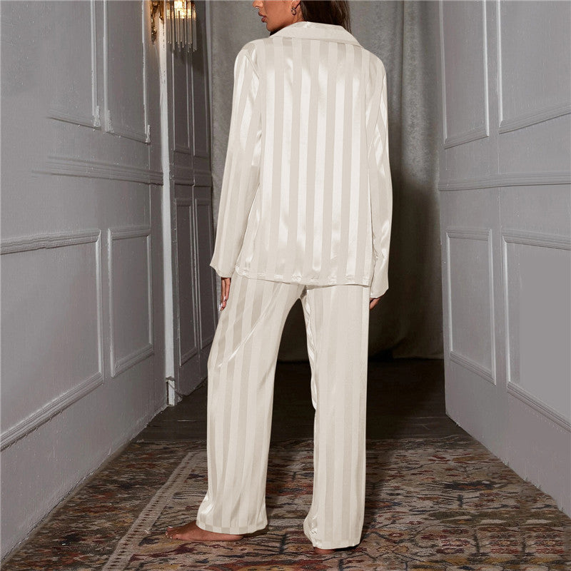 Pijama Elegante de Tela Suave para Mujer
