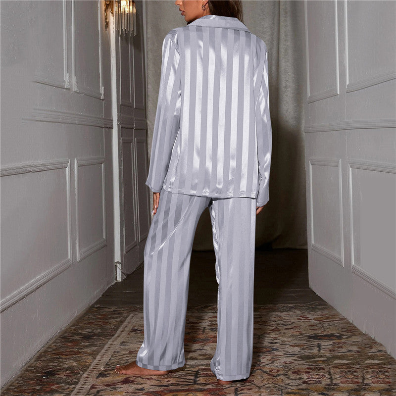 Pijama Elegante de Tela Suave para Mujer