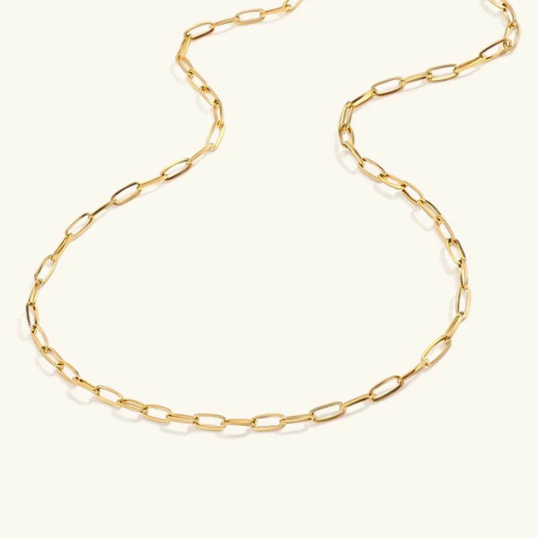 Nadia – Collar Paperclip Dorado Elegante