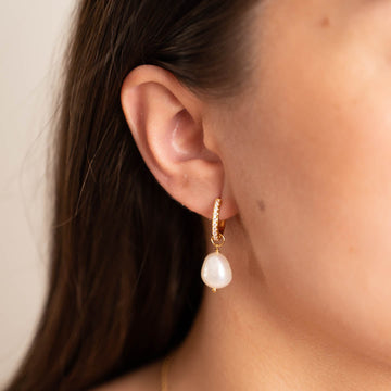 Wella - Pendientes de Aro de Zircón Dorado con Perlas