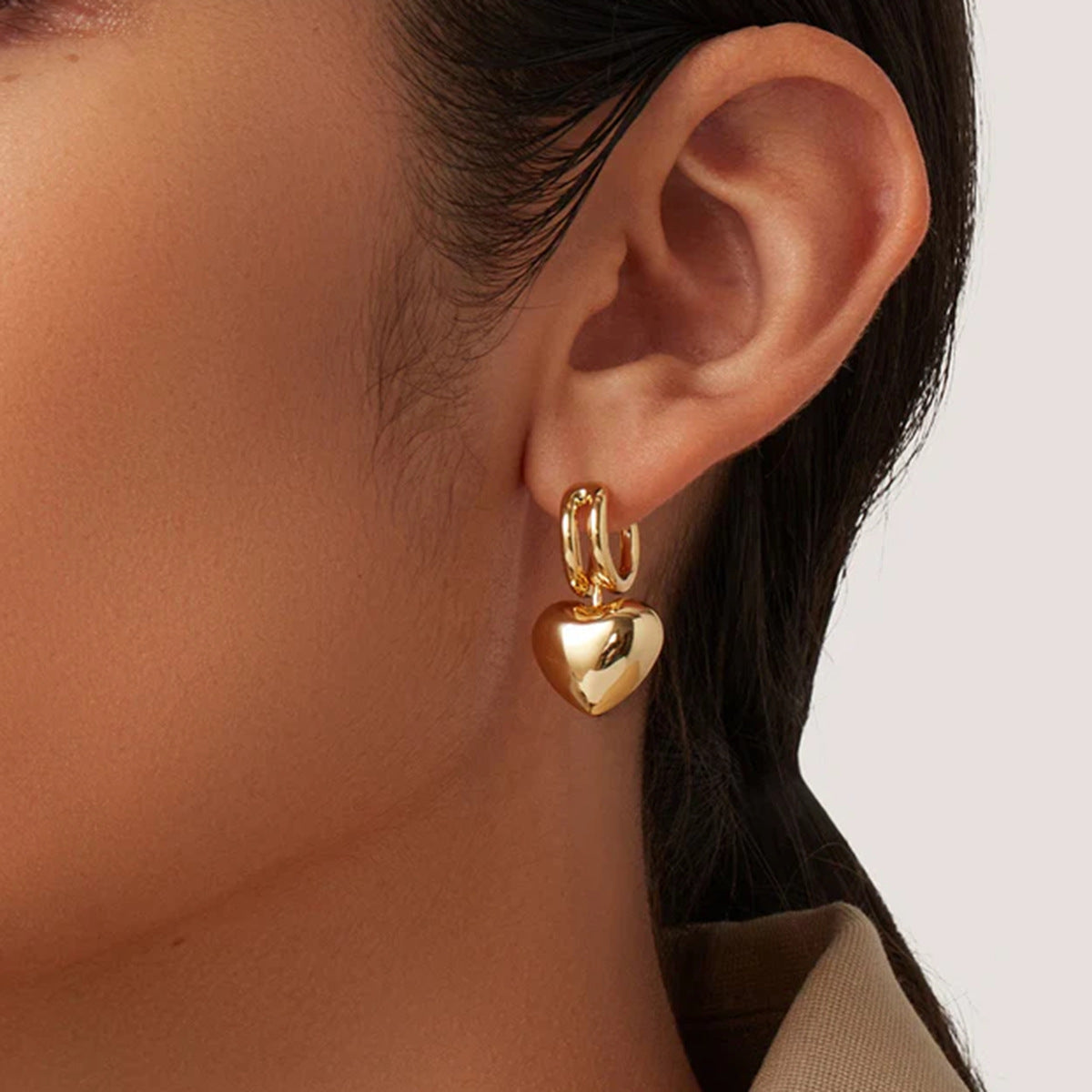 Audrey - Pendientes en forma de corazón dorados