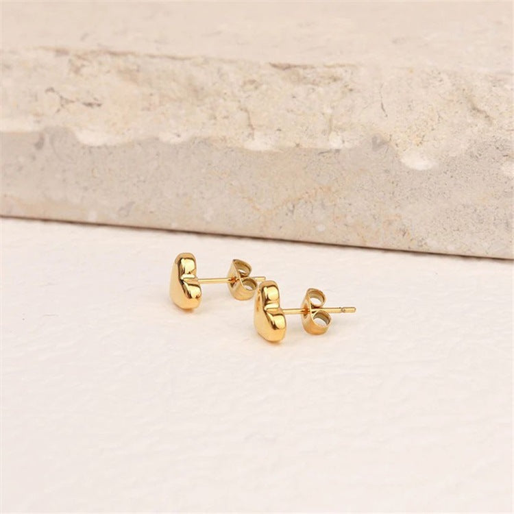 Mila – Pendientes en forma de corazón dorados