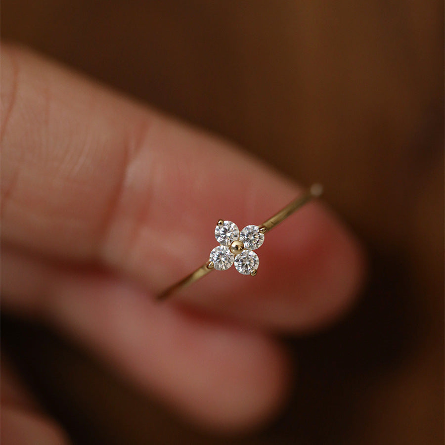 Mia – Anillo con trébol de cristal