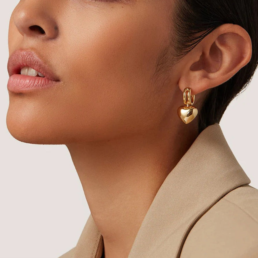 Audrey - Pendientes en forma de corazón dorados