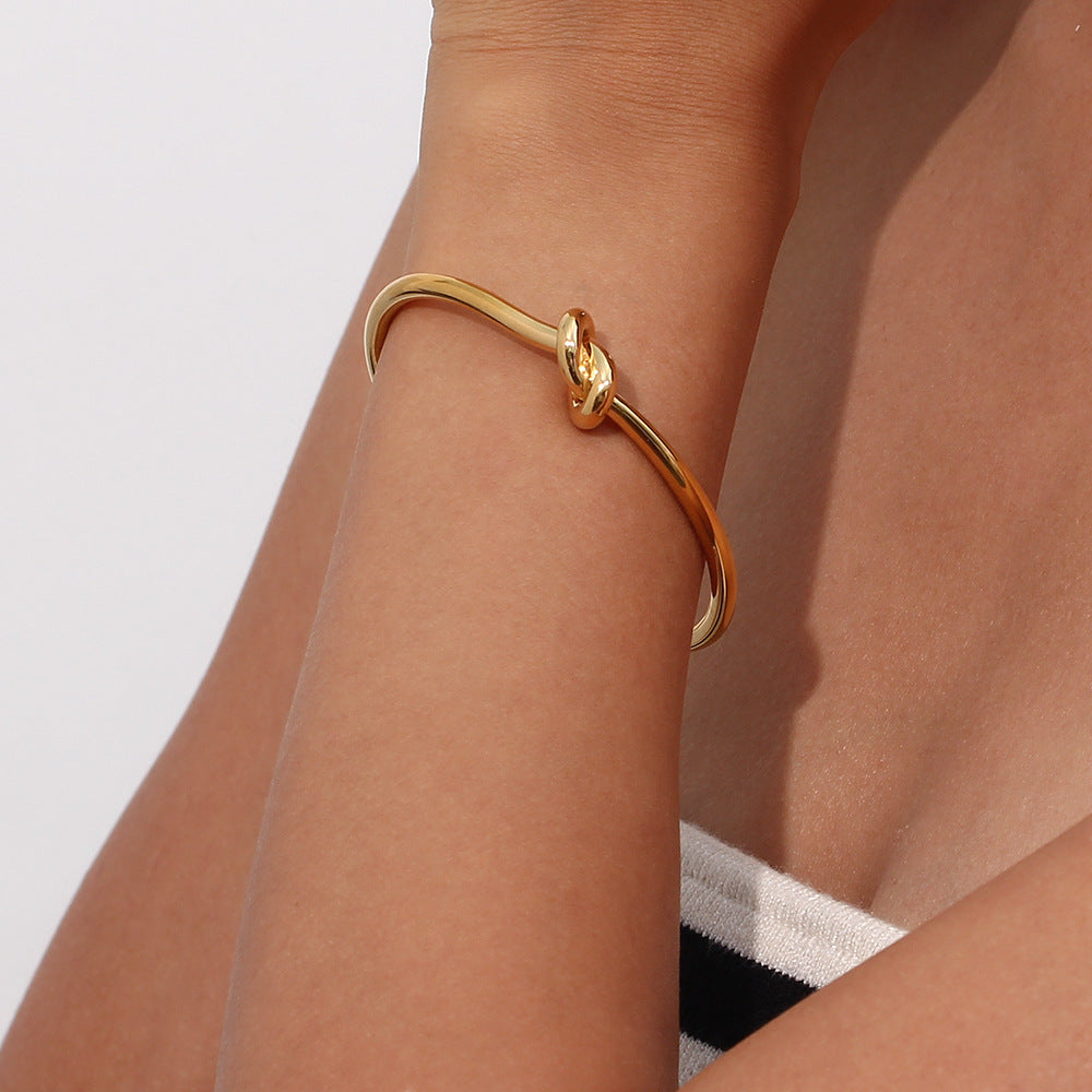 Louisa - Pulsera de nudos dorados