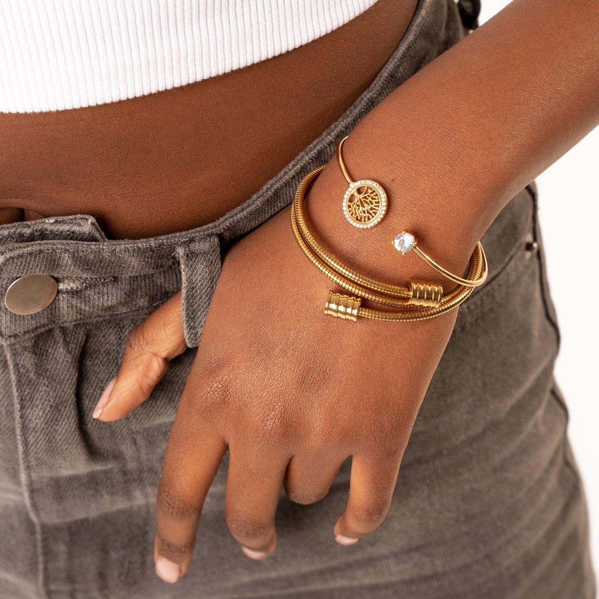 Angie – Pulsera con diseño torcido en oro