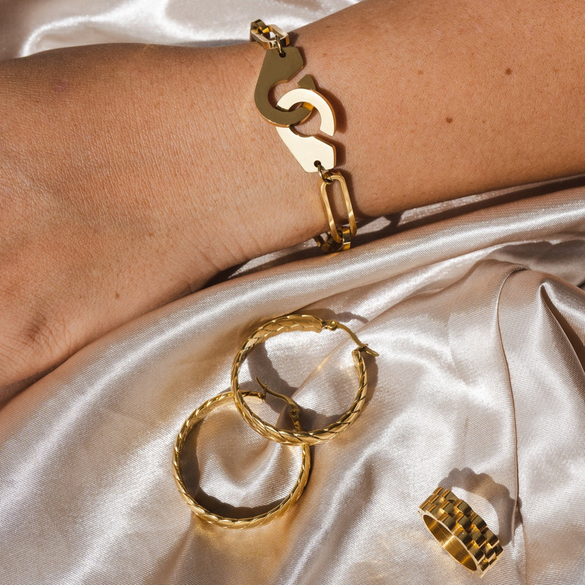Cassandre – Aros trenzados dorados de 18K