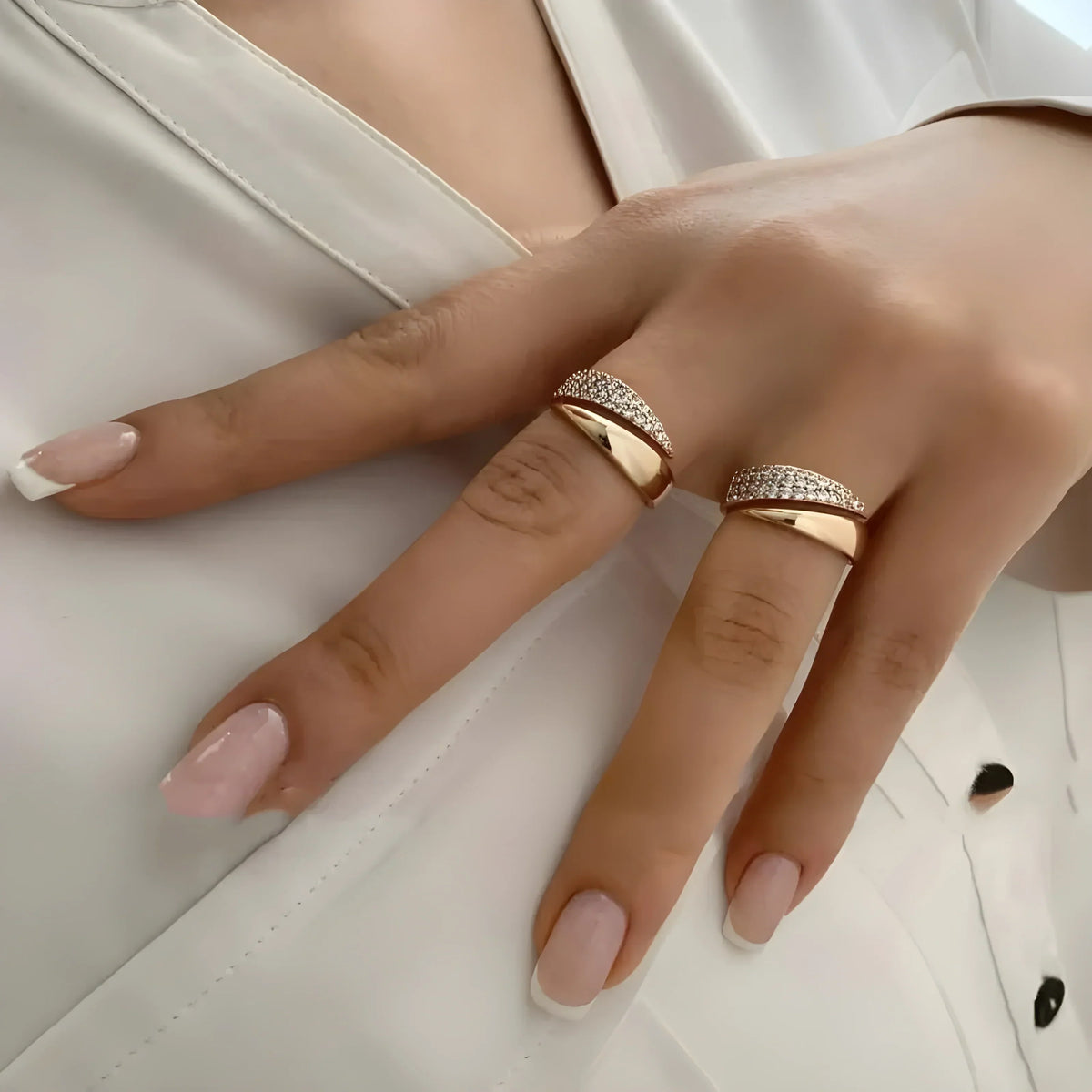 Emiko – Anillo en oro amarillo con piedras brillantes