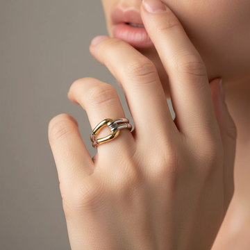 Althéa – Anillo vintage con diseño de nudo en oro y plata