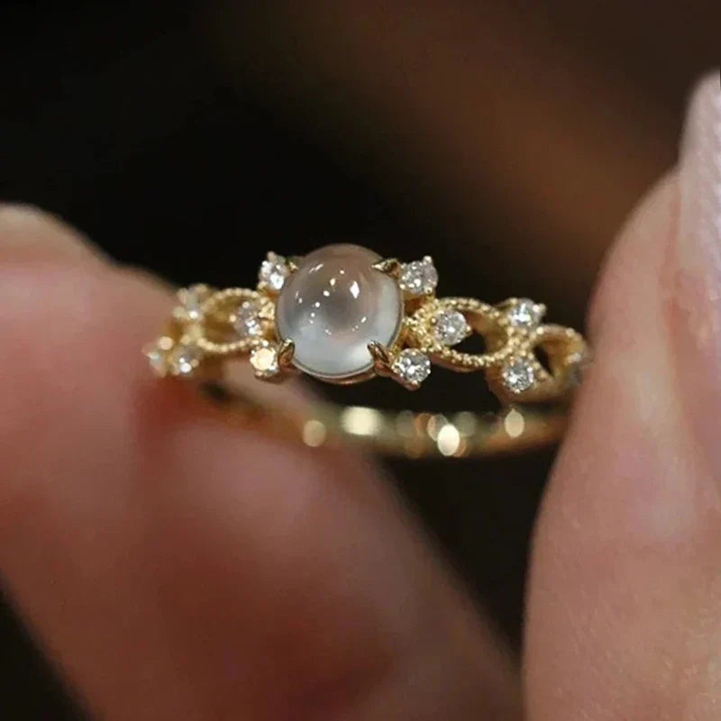 Sienna – Anillo de piedra lunar engastado a mano