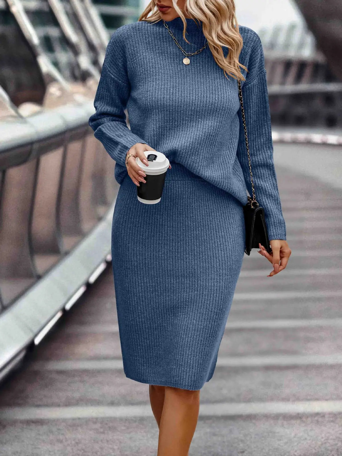 Amoura - Conjunto elegante con suéter y falda para los días fríos