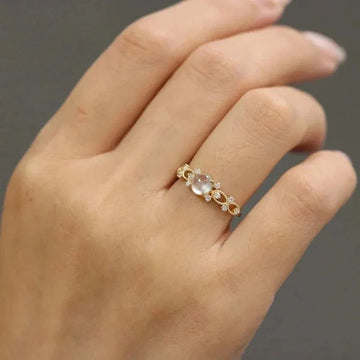 Sienna – Anillo de piedra lunar engastado a mano
