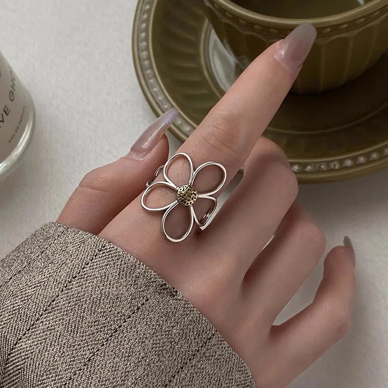 Alizee – Anillo pétalo de plata 925