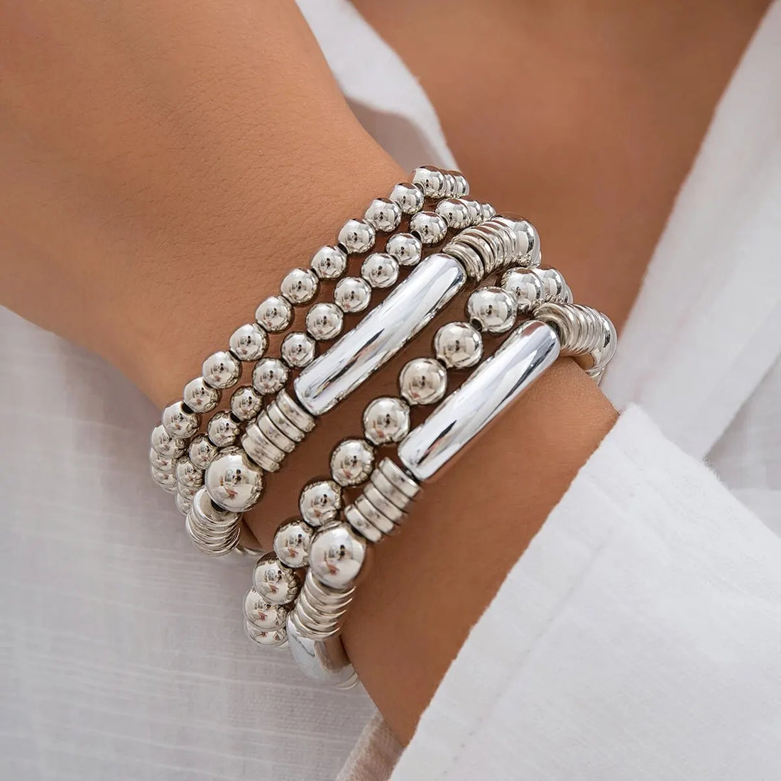 Mira – Juego de 5 pulseras de perlas apilables