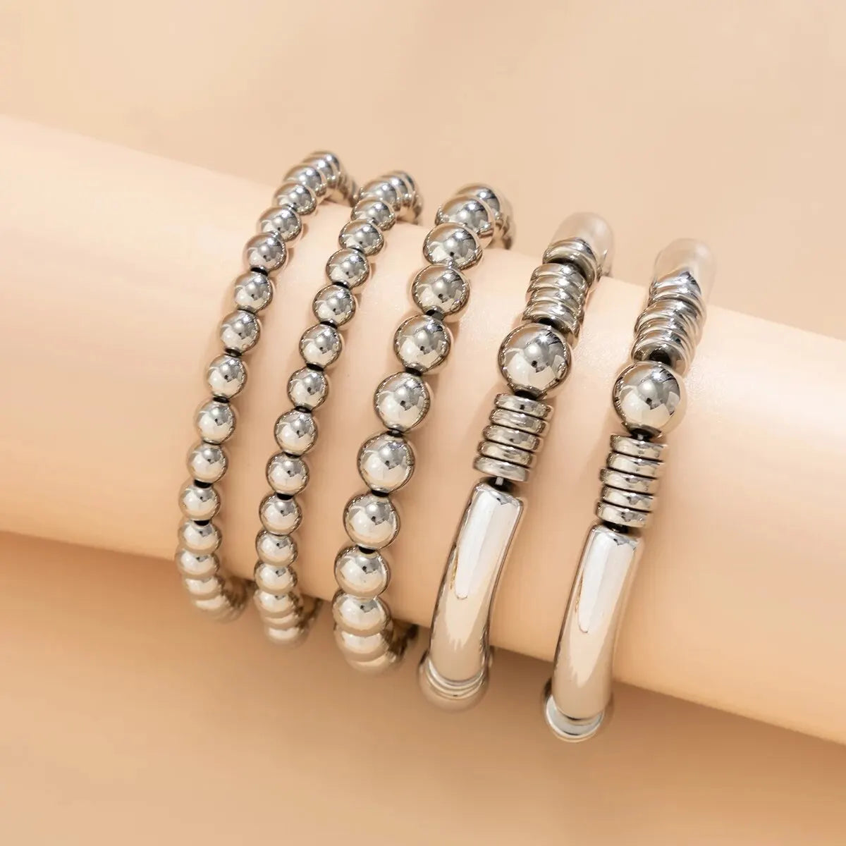 Mira – Juego de 5 pulseras de perlas apilables