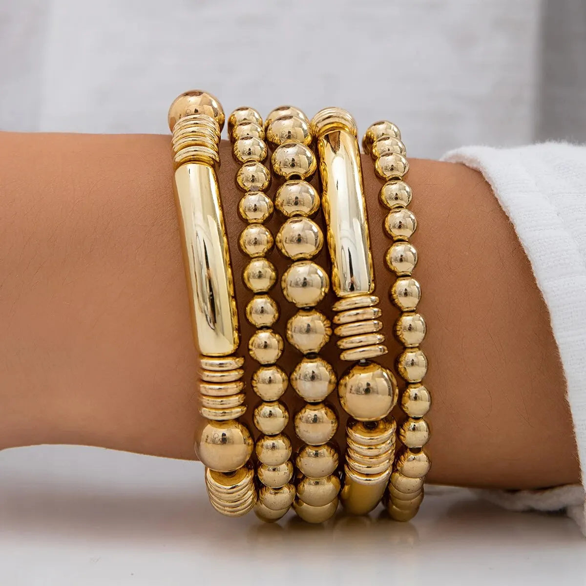Mira – Juego de 5 pulseras de perlas apilables