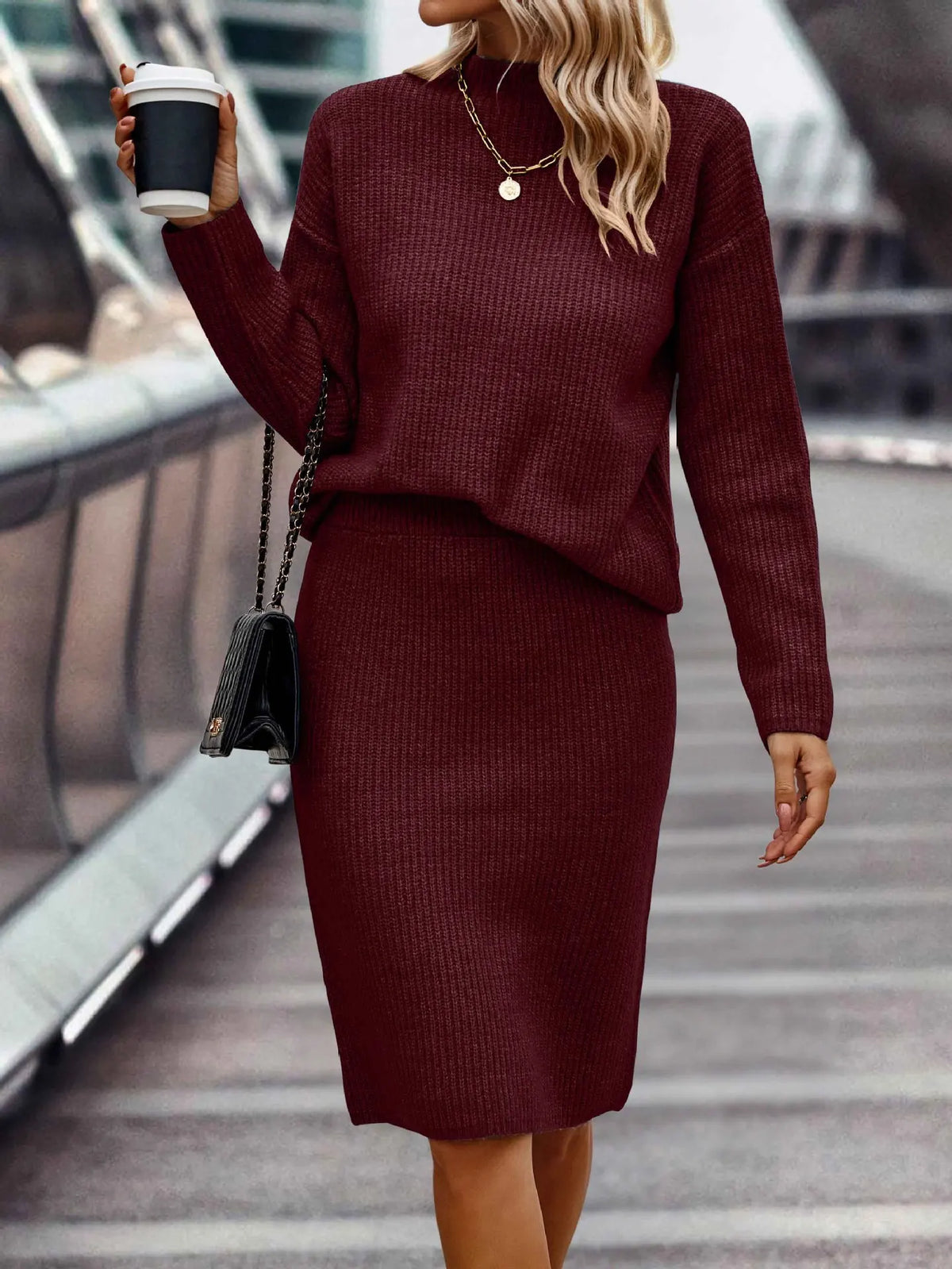 Amoura - Conjunto elegante con suéter y falda para los días fríos