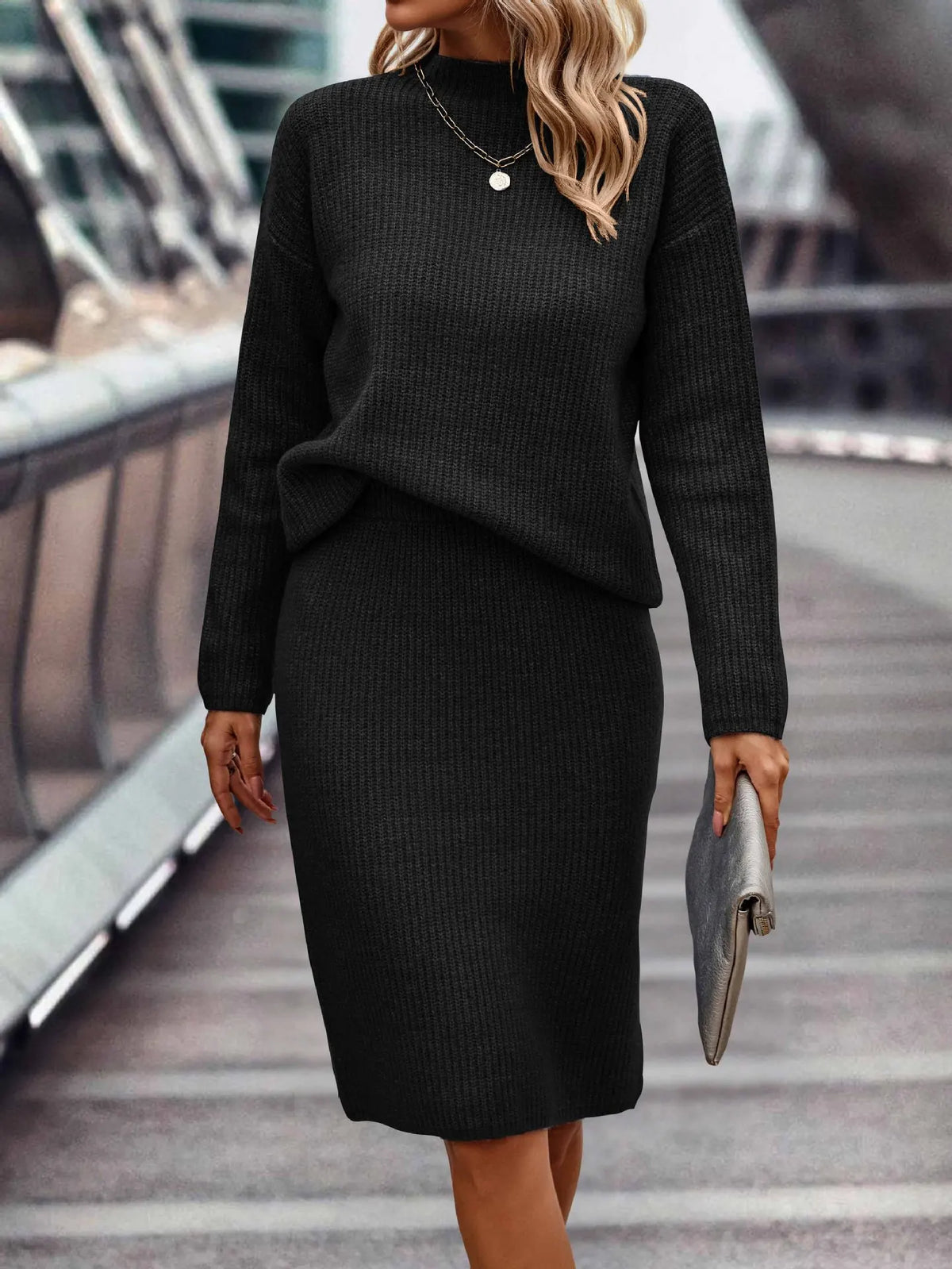 Amoura - Conjunto elegante con suéter y falda para los días fríos
