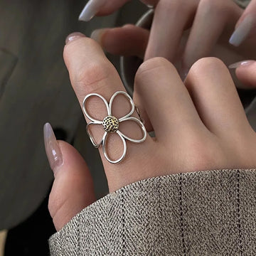 Alizee – Anillo pétalo de plata 925