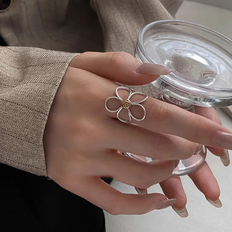 Alizee – Anillo pétalo de plata 925