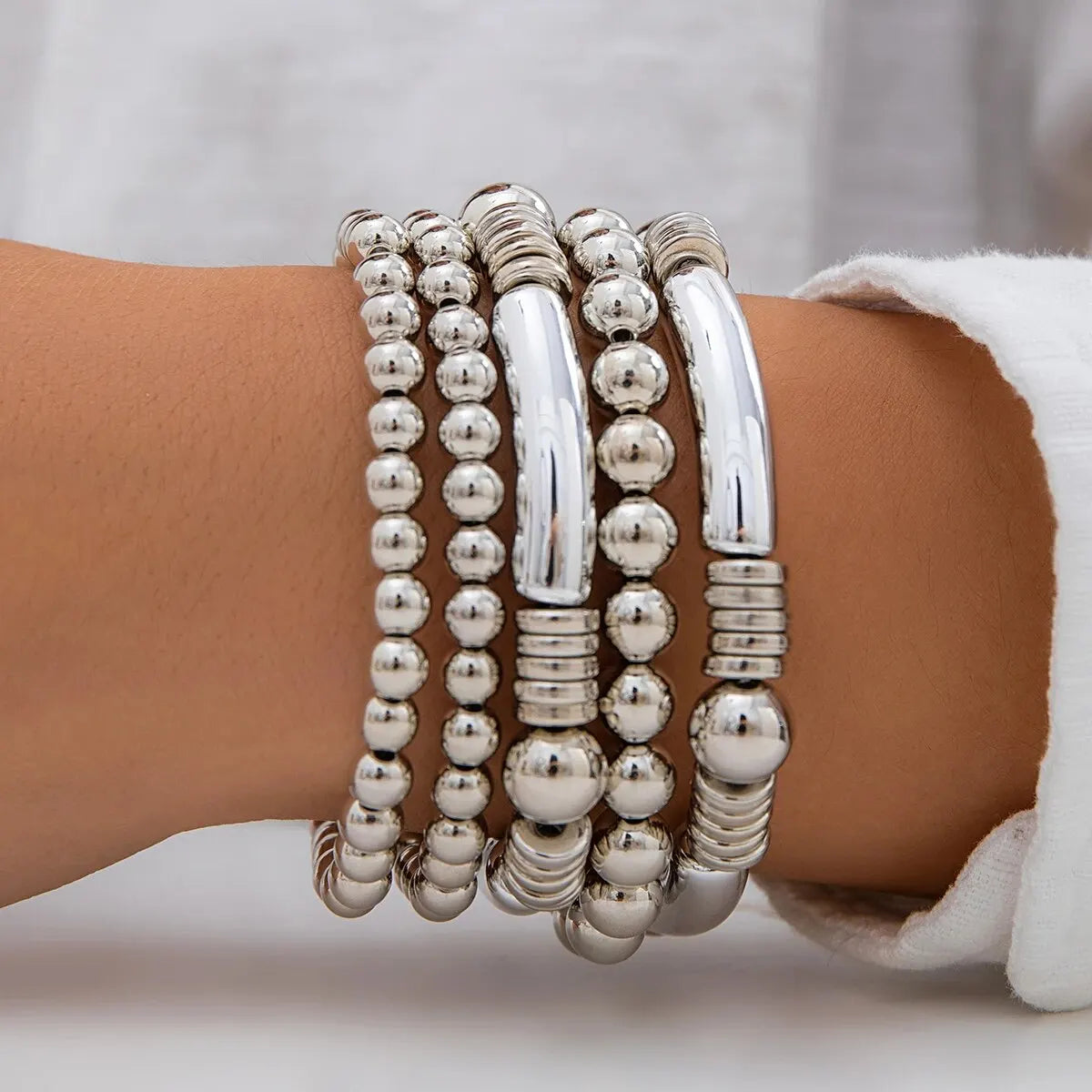 Mira – Juego de 5 pulseras de perlas apilables