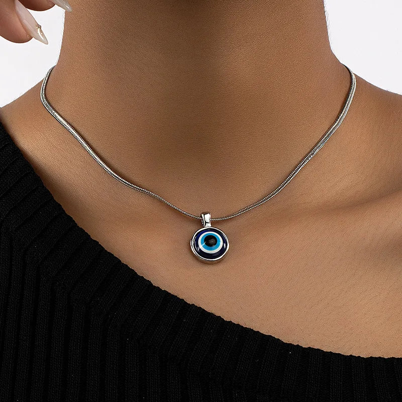 Ava – Collar con ojo maligno discreto