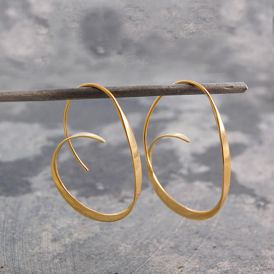 Becca – Pendientes con Diseño en Espiral Elegante