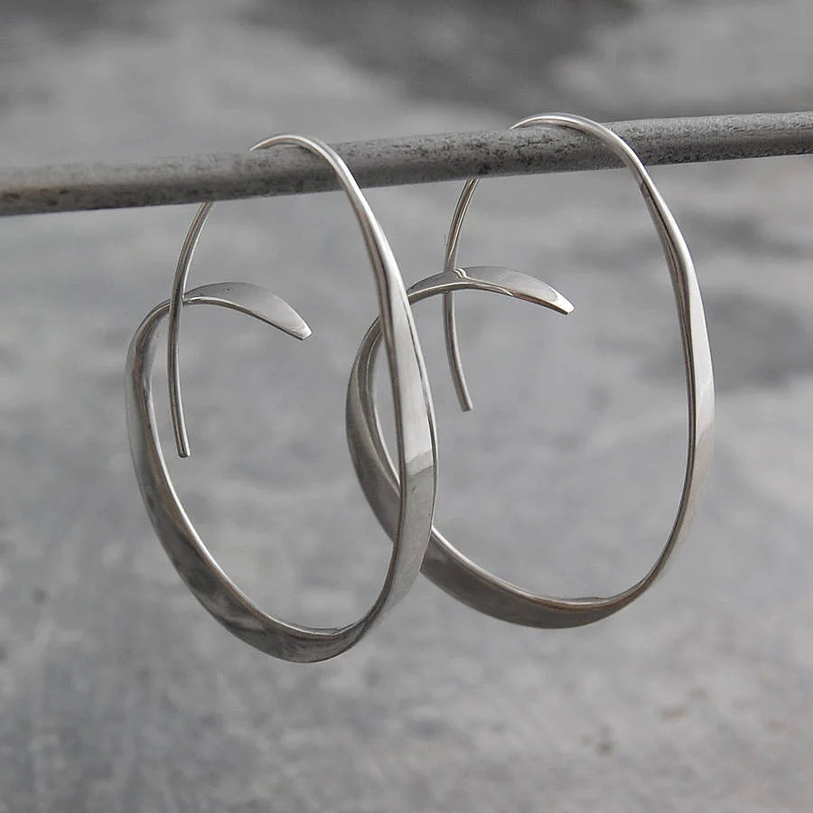 Becca – Pendientes con Diseño en Espiral Elegante