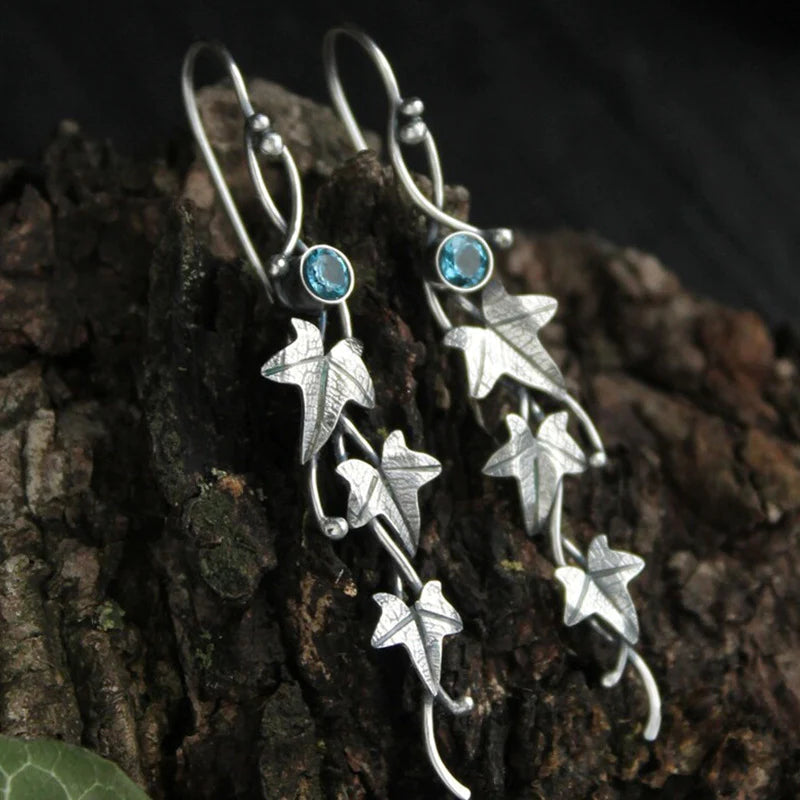 Elowen – Pendientes retro con hojas de hada