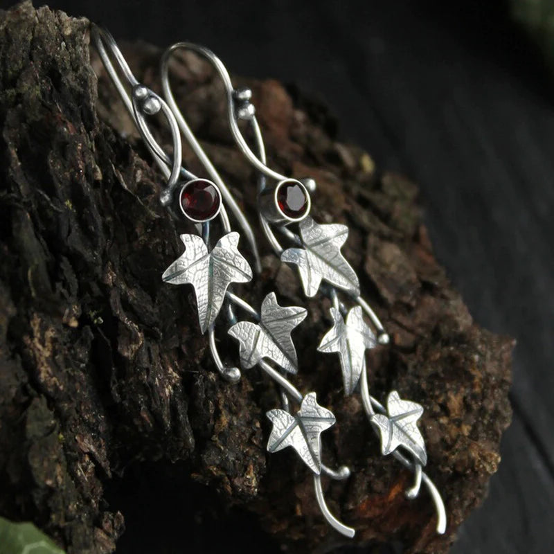 Elowen – Pendientes retro con hojas de hada