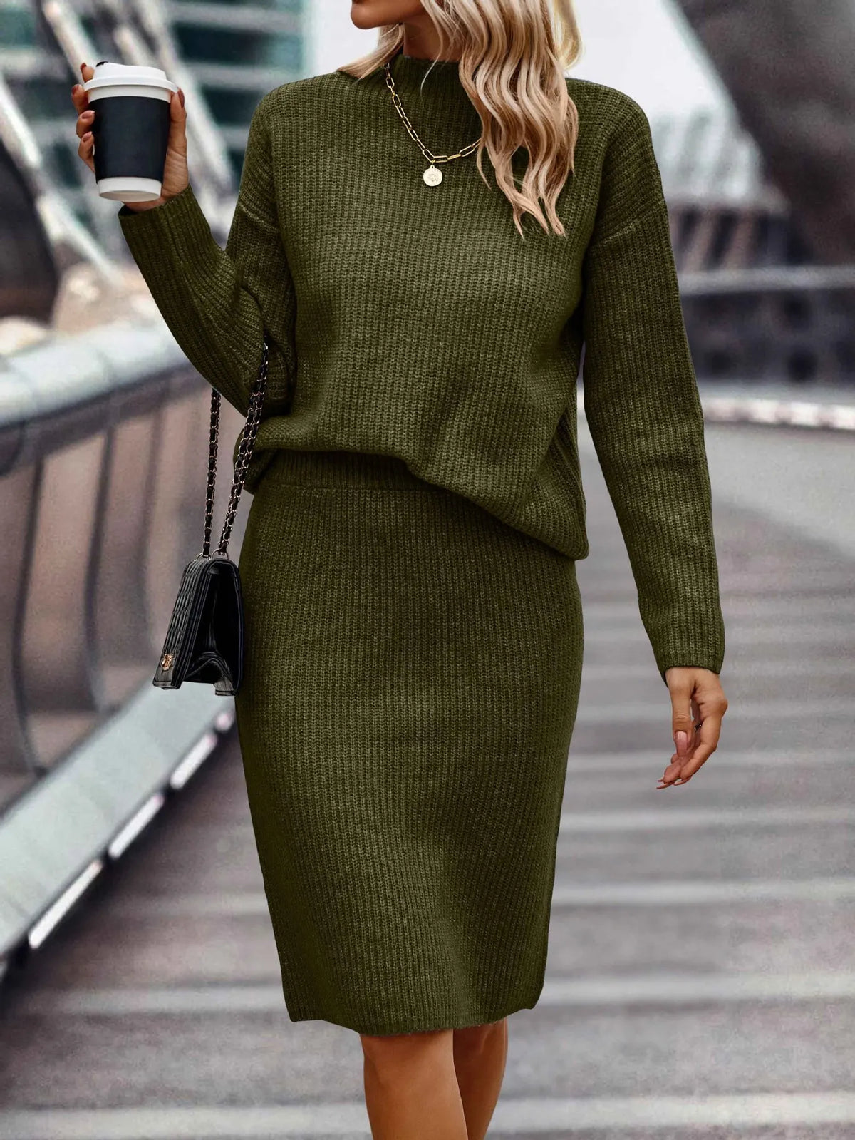 Amoura - Conjunto elegante con suéter y falda para los días fríos