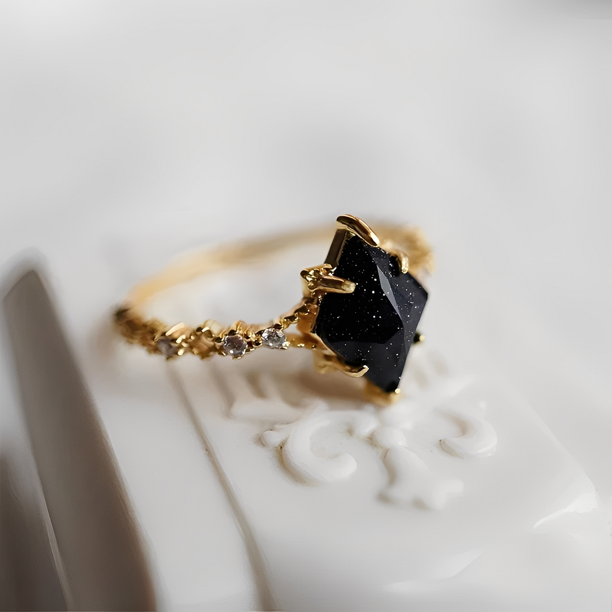 Nerisa – Anillo de obsidiana noche oscura