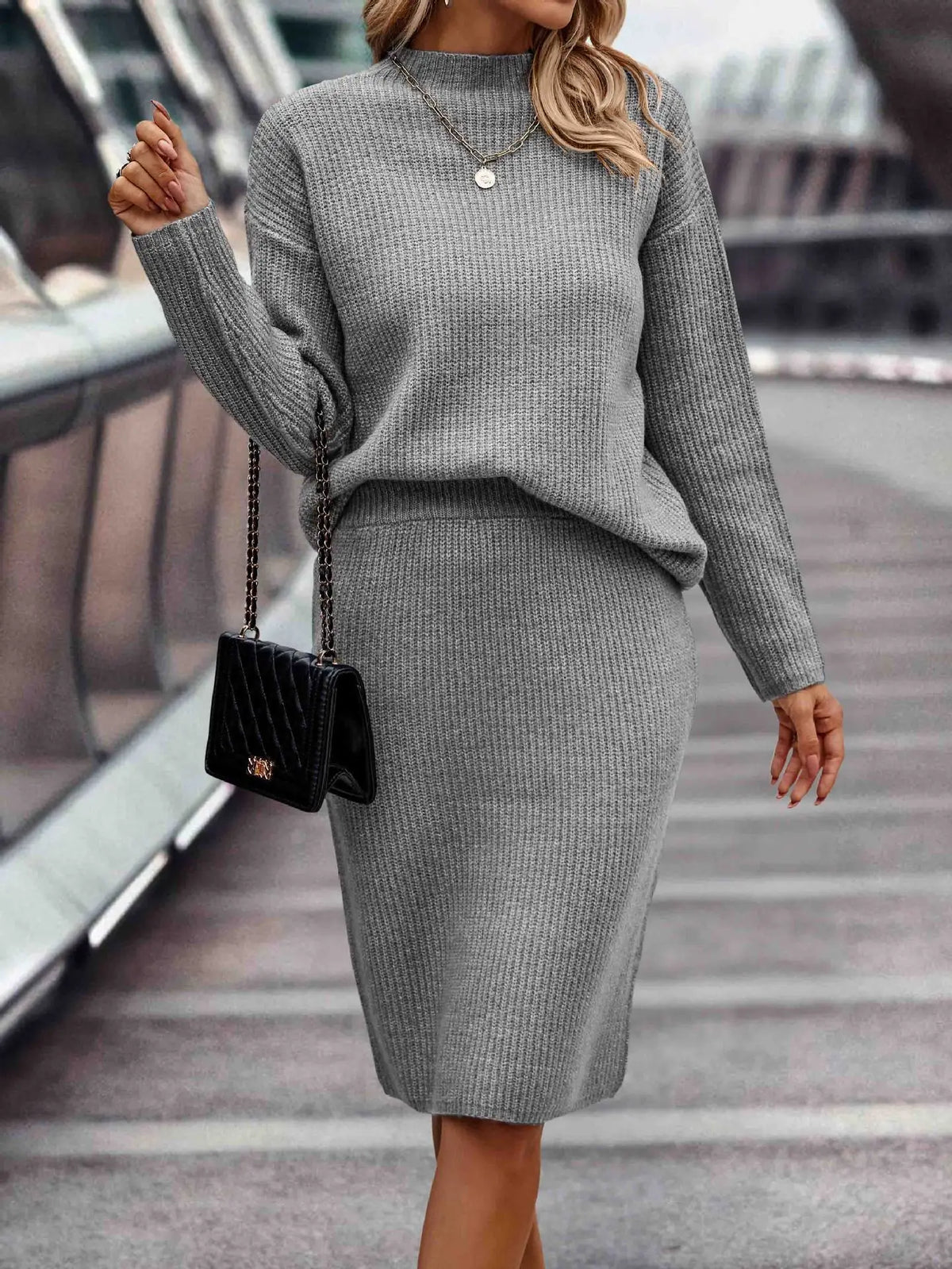 Amoura - Conjunto elegante con suéter y falda para los días fríos