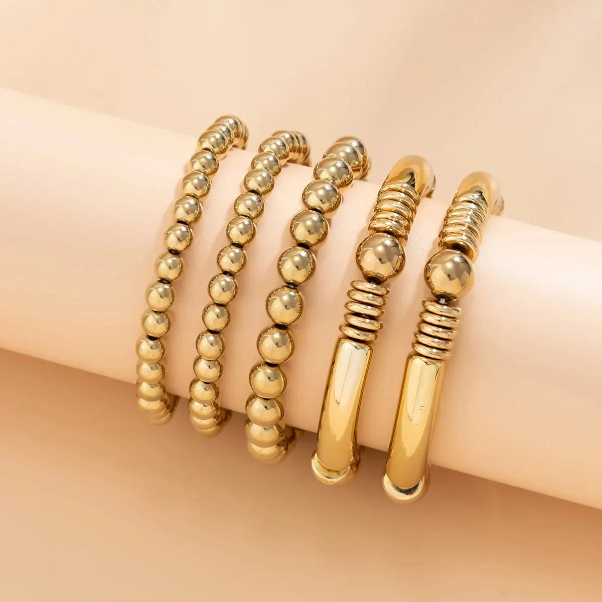 Mira – Juego de 5 pulseras de perlas apilables
