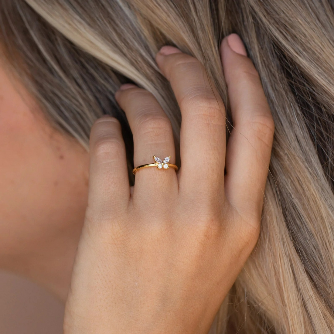 Anillo delicado de mariposa de diamante