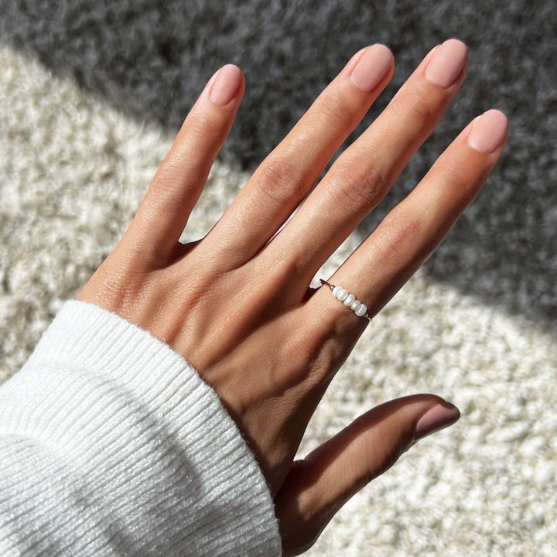 Anillo mini de perlas de agua dulce