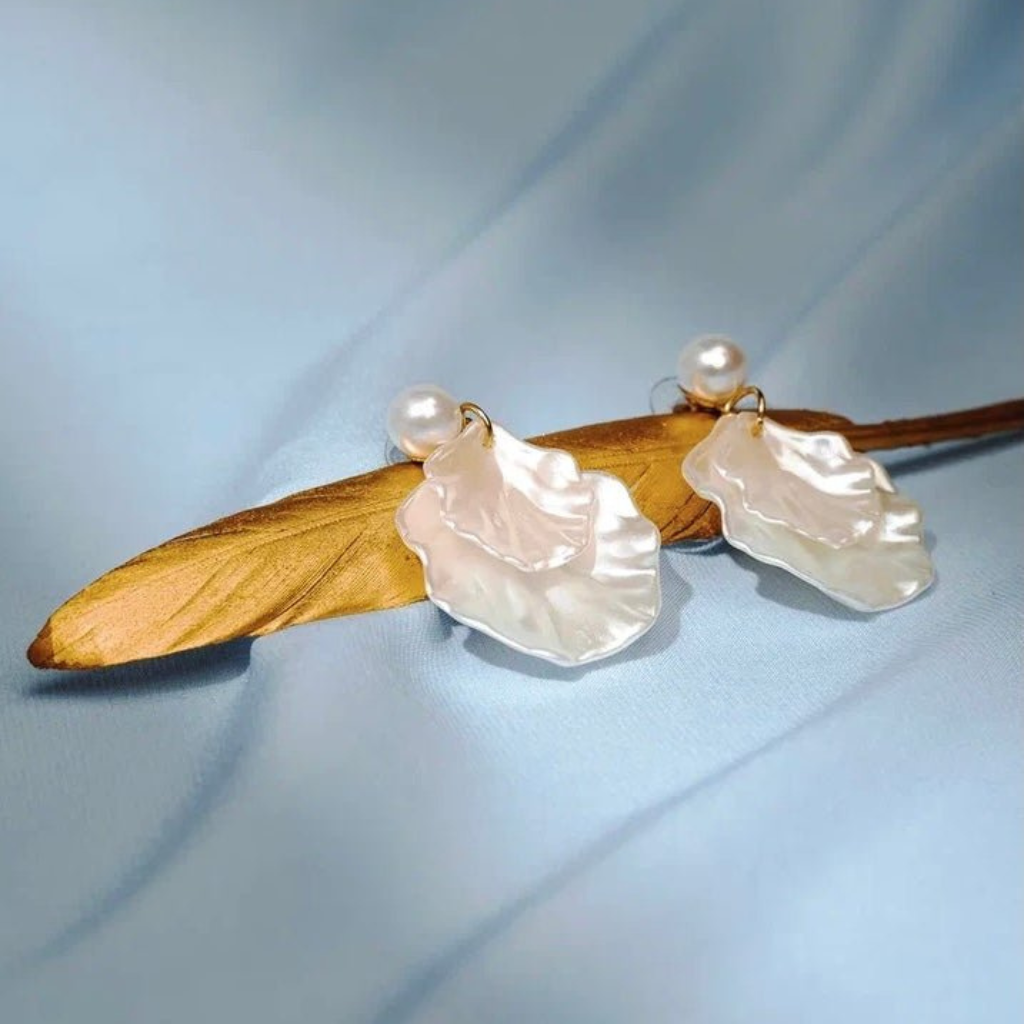 Pendientes colgantes de concha brillante con perla