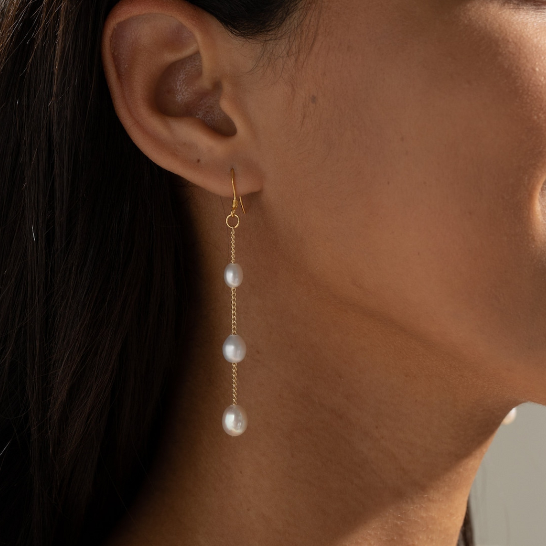 Pendientes colgantes con varias gotas de perlas