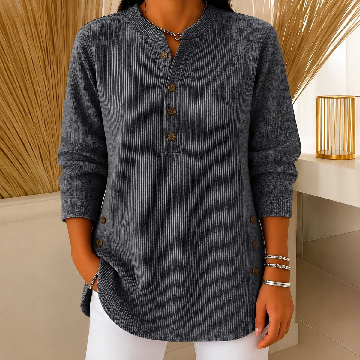 Jocelyn - Un suéter casual para damas con botones
